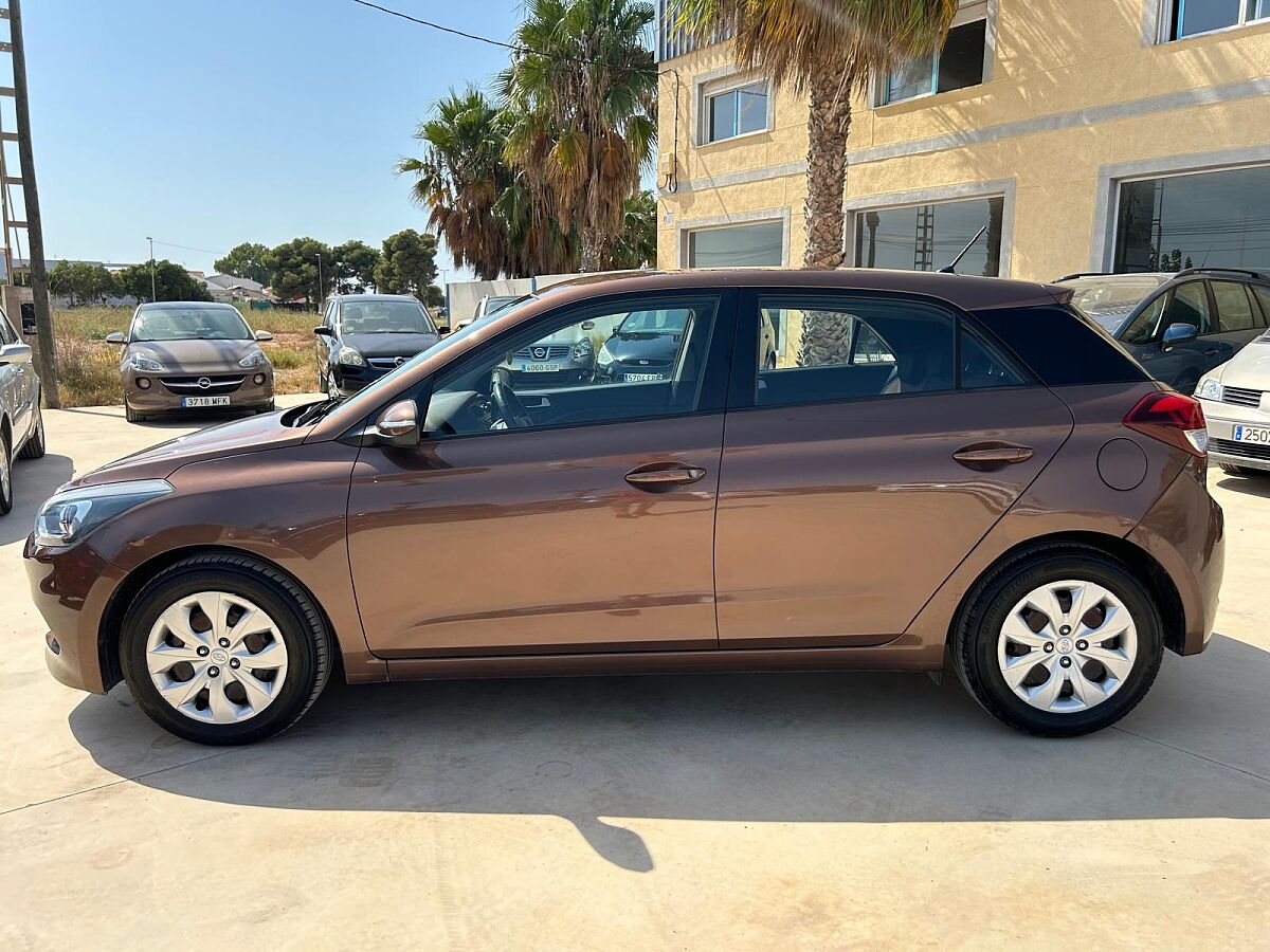 HYUNDAI I20 COMFORT 1.4 AUTO SPANISH LHD IN SPAIN 111000 MILES SUPER 2015